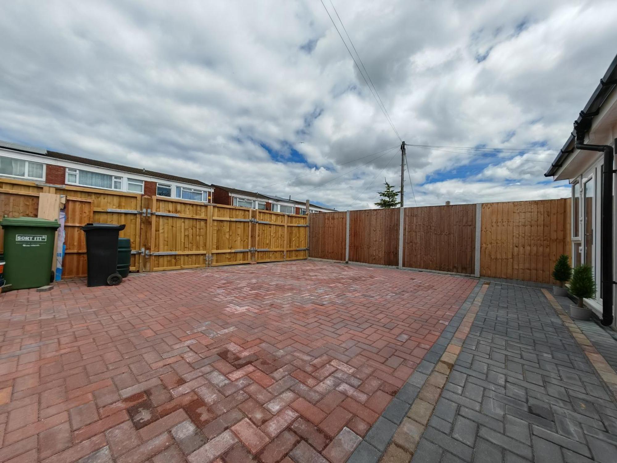 Holiday home Gated 2 Guests Private House Free Parking *