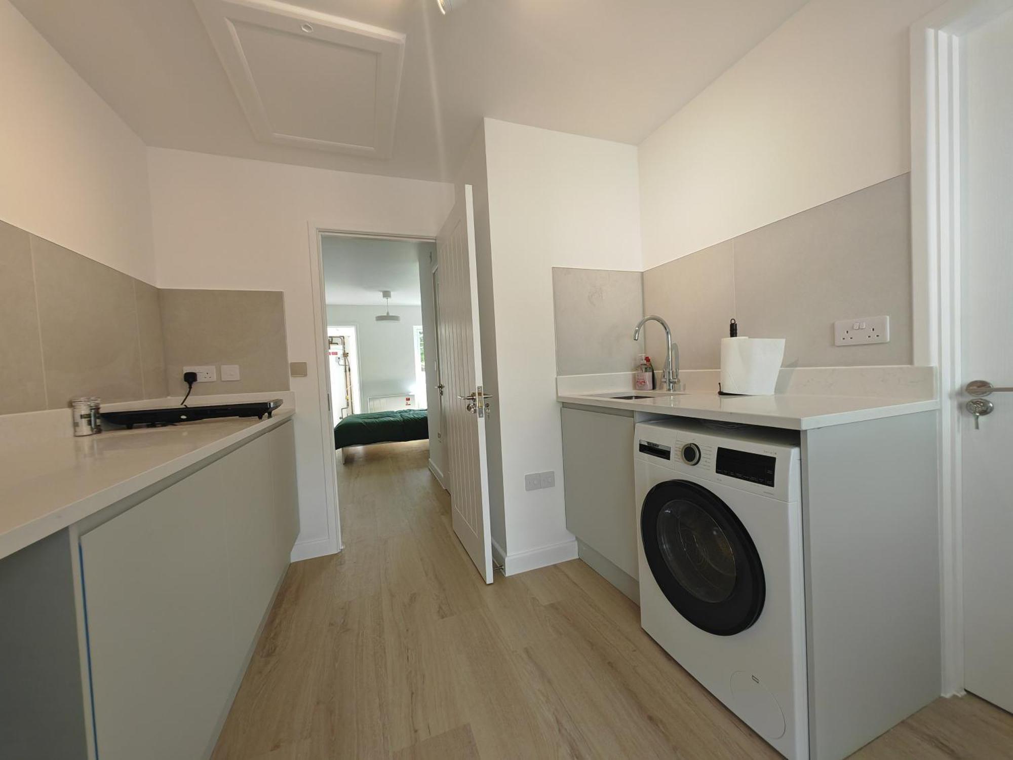 Gated 2 Guests Private House Free Parking