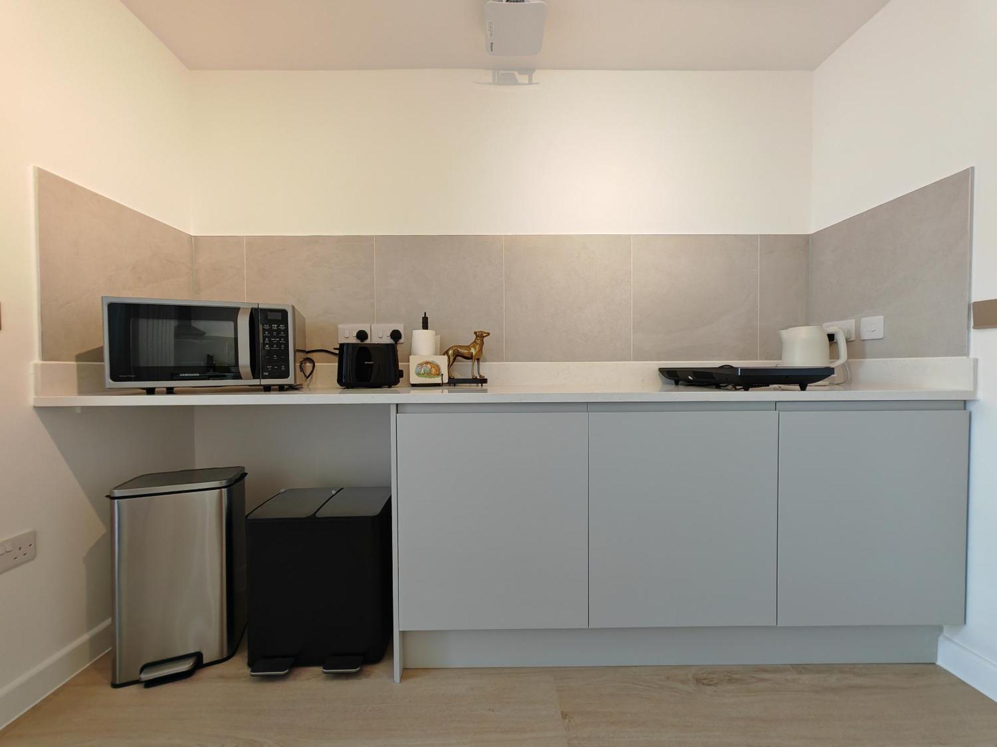 Holiday home Gated 2 Guests Private House Free Parking