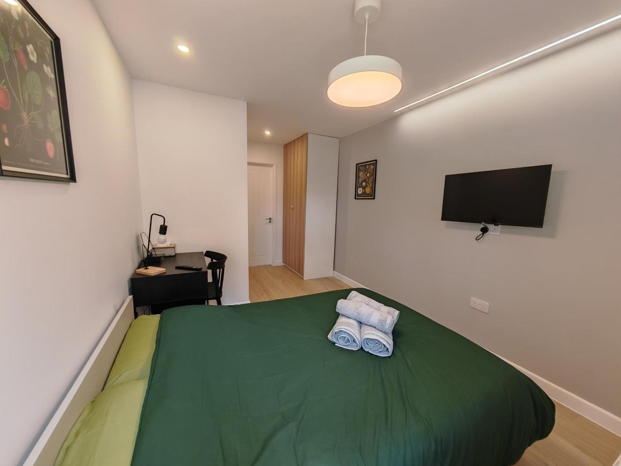 Gated 2 Guests Private House Free Parking Holiday home