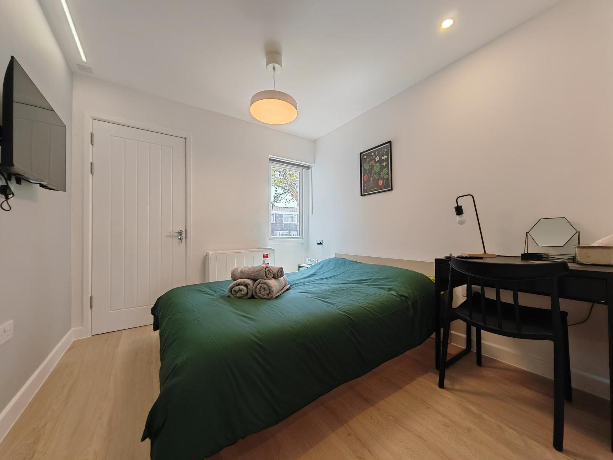 Gated 2 Guests Private House Free Parking Holiday home